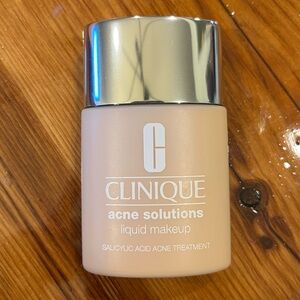 Clinique Acne Solutions liquid makeup: shade CN 10